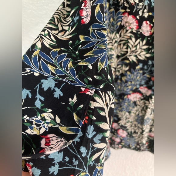 J. Jill ▪️Size Medium 3/4 Sleeves Black Floral Rayon Side Slits Tunic Top - Picture 13 of 13